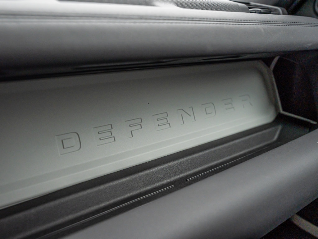 Used 2024 Land Rover Defender 110 X-Dynamic SE AWD/4WD image 39