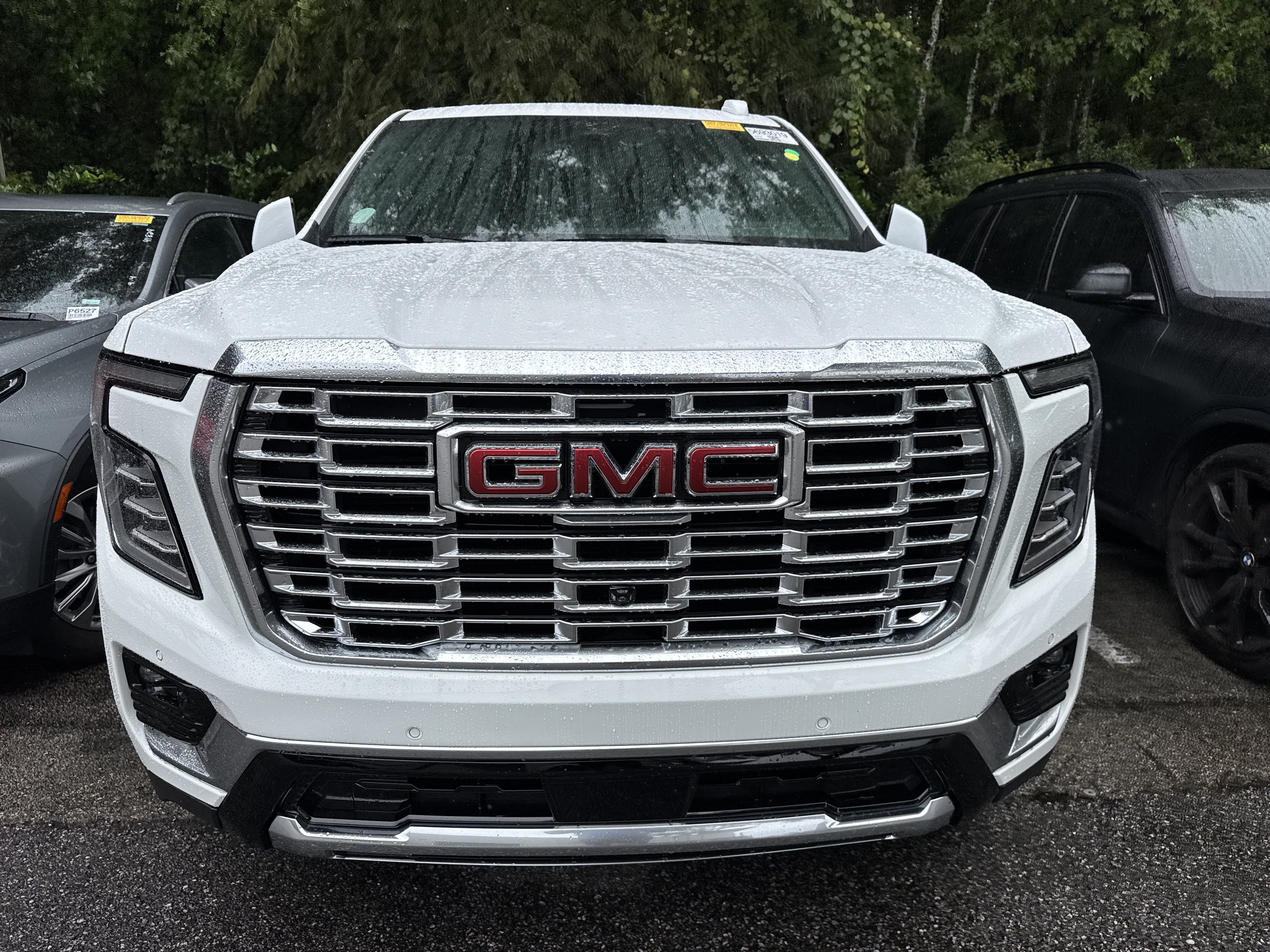 Used 2025 GMC Yukon XL Denali AWD/4WD image 3