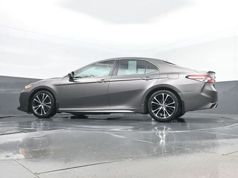 Used 2020 Toyota Camry SE w/ Cold Weather Package image 23