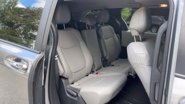 Used 2026 Toyota Sienna XLE FWD image 13