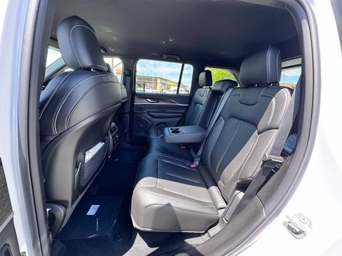 New 2026 Jeep Grand Cherokee Limited AWD/4WD image 15