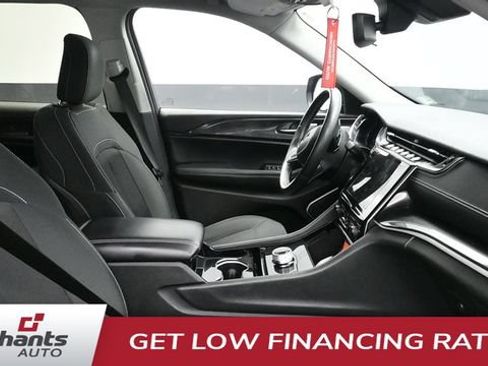 Used 2022 Jeep Grand Cherokee L Laredo w/ Luxury Tech Group I AWD/4WD image 15