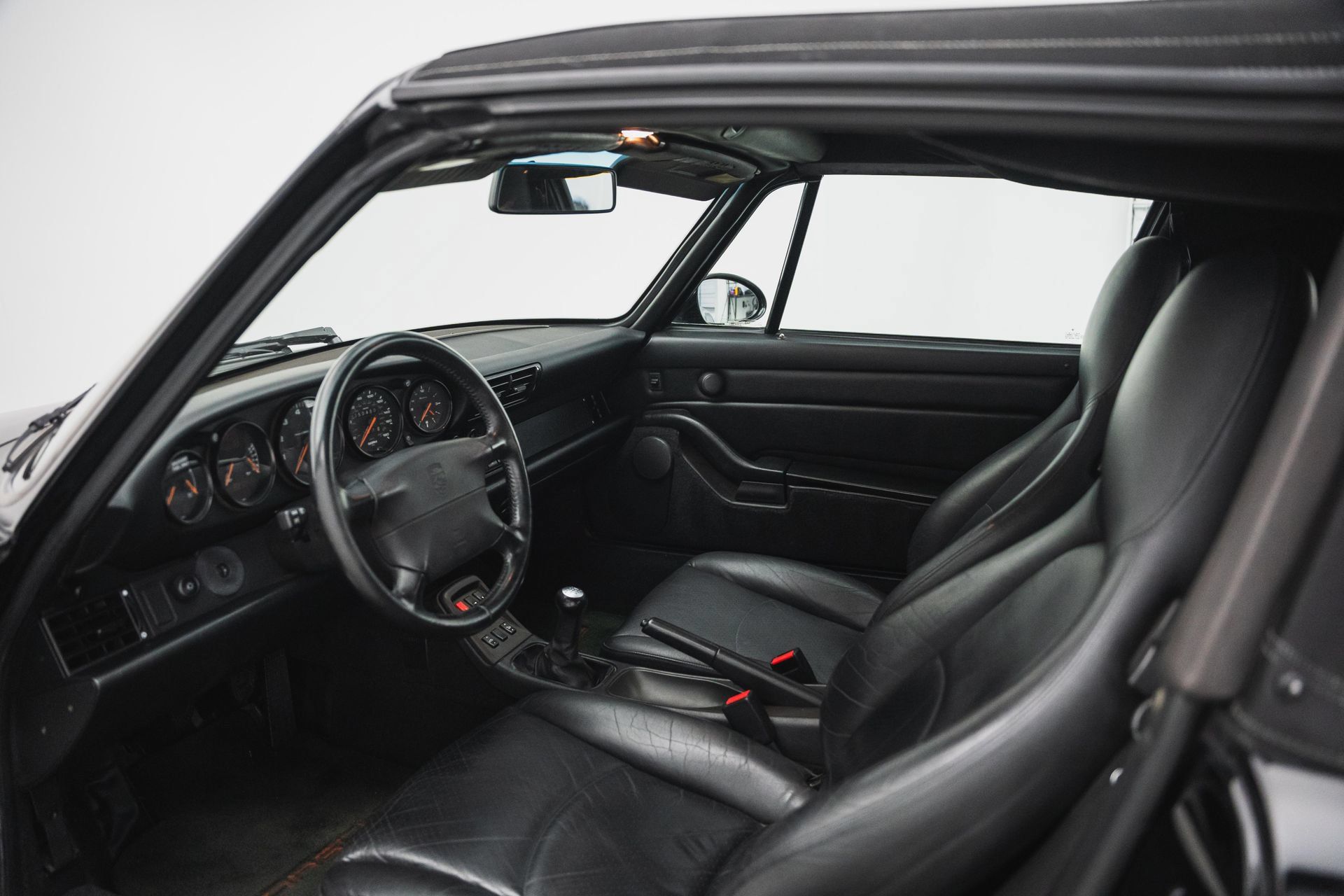 Used 1995 Porsche 911 Carrera RWD image 52
