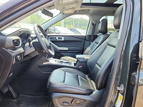 Used 2023 Ford Explorer XLT w/ Equipment Group 202A AWD/4WD image 14