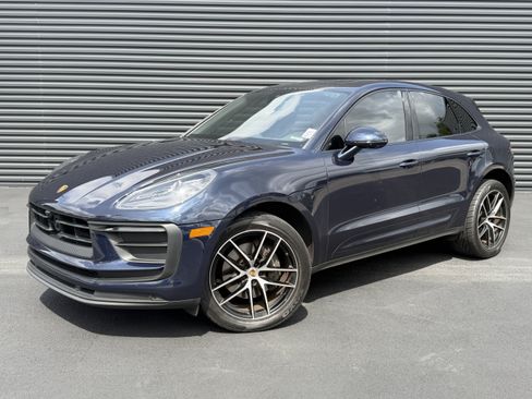 Certified 2023 Porsche Macan AWD/4WD image 1