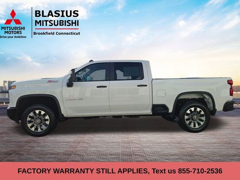 Used 2024 Chevrolet Silverado 2500 Custom w/ Custom Value Package image 4