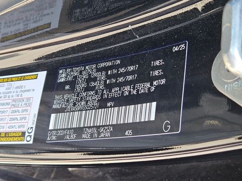 Used 2025 Toyota 4Runner SR5 AWD/4WD image 15