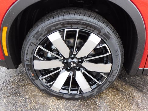 New 2026 Mitsubishi Outlander SE image 9