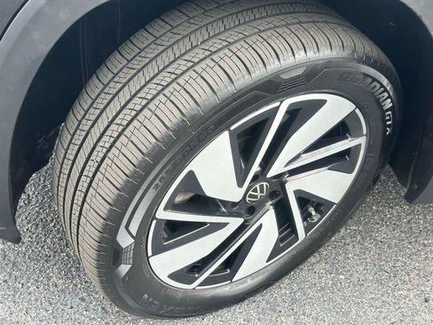 Used 2025 Volkswagen Atlas SE image 27