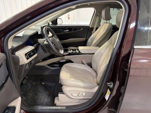 Used 2023 Lincoln Nautilus Reserve w/ Class II Trailer Tow Package image 11