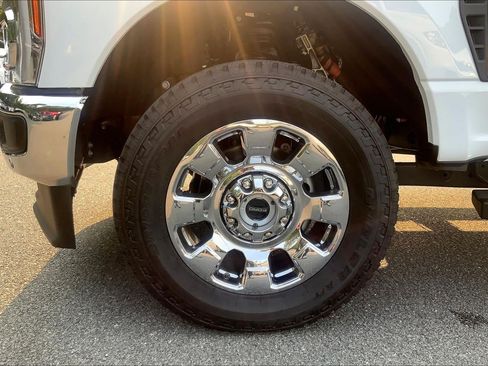 Used 2026 Ford F250 Lariat w/ Lariat Premium Package AWD/4WD image 10