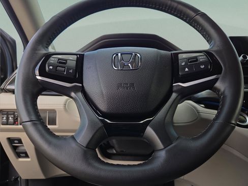 Used 2025 Honda Odyssey Elite image 11