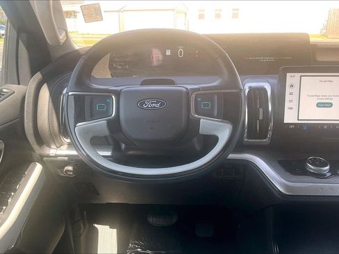 Certified 2025 Ford Expedition Platinum AWD/4WD image 5