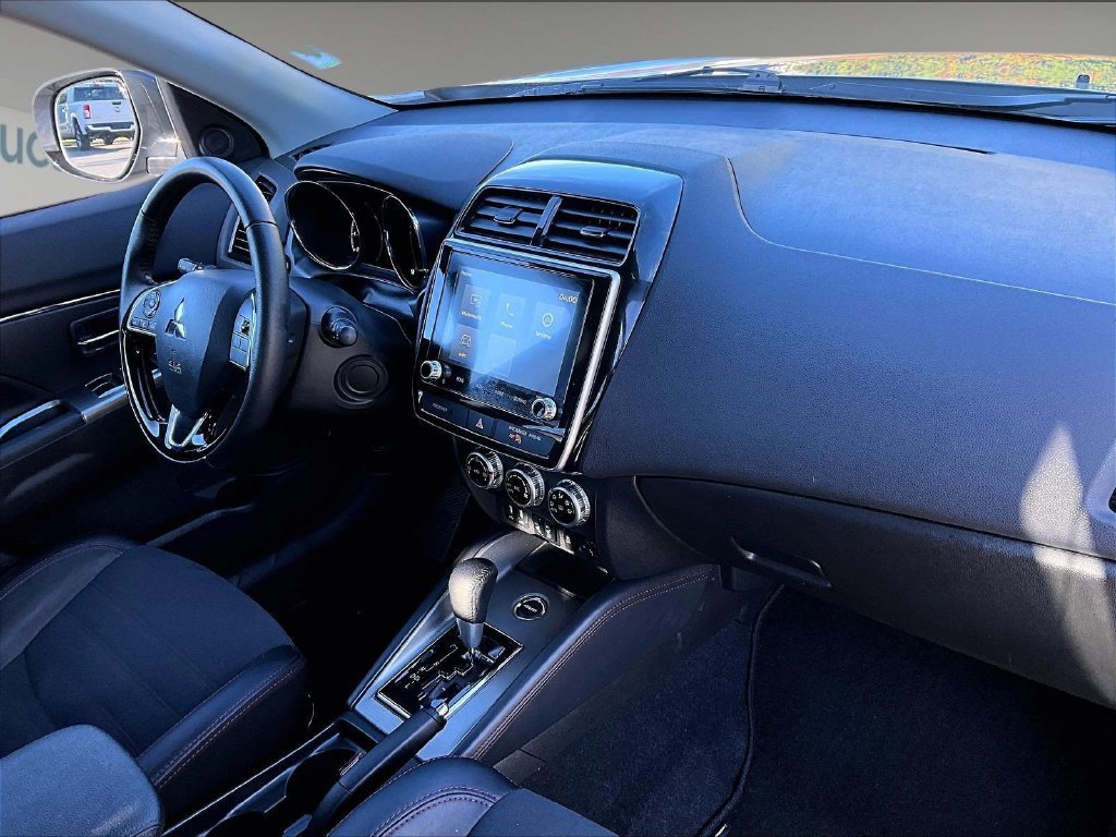 Used 2025 Mitsubishi Outlander Sport SE AWD/4WD image 14