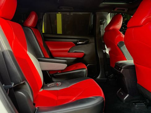 Used 2021 Toyota Highlander XSE image 25