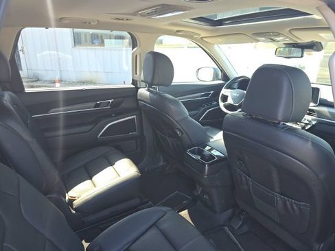 Used 2022 Kia Telluride EX w/ EX Premium Package AWD/4WD image 13