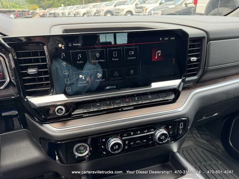 Used 2022 GMC Sierra 1500 SLT AWD/4WD image 16