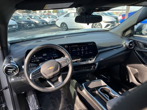 Used 2025 Chevrolet Equinox LT image 33