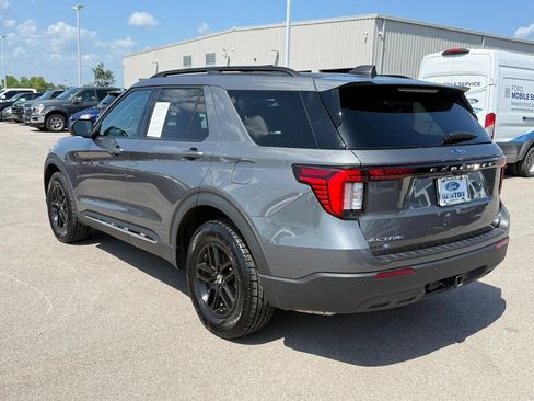 Used 2025 Ford Explorer Active AWD/4WD image 35