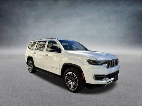 Used 2024 Jeep Wagoneer Series II w/ Flexible Seating Group AWD/4WD image 7