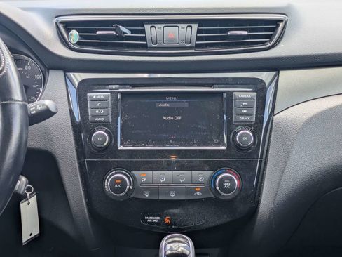 Used 2019 Nissan Rogue Sport S w/ Appearance Package AWD/4WD image 18