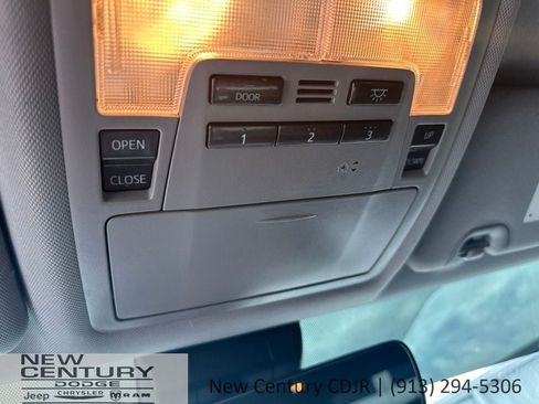 Used 2018 Toyota Highlander XLE AWD/4WD image 38