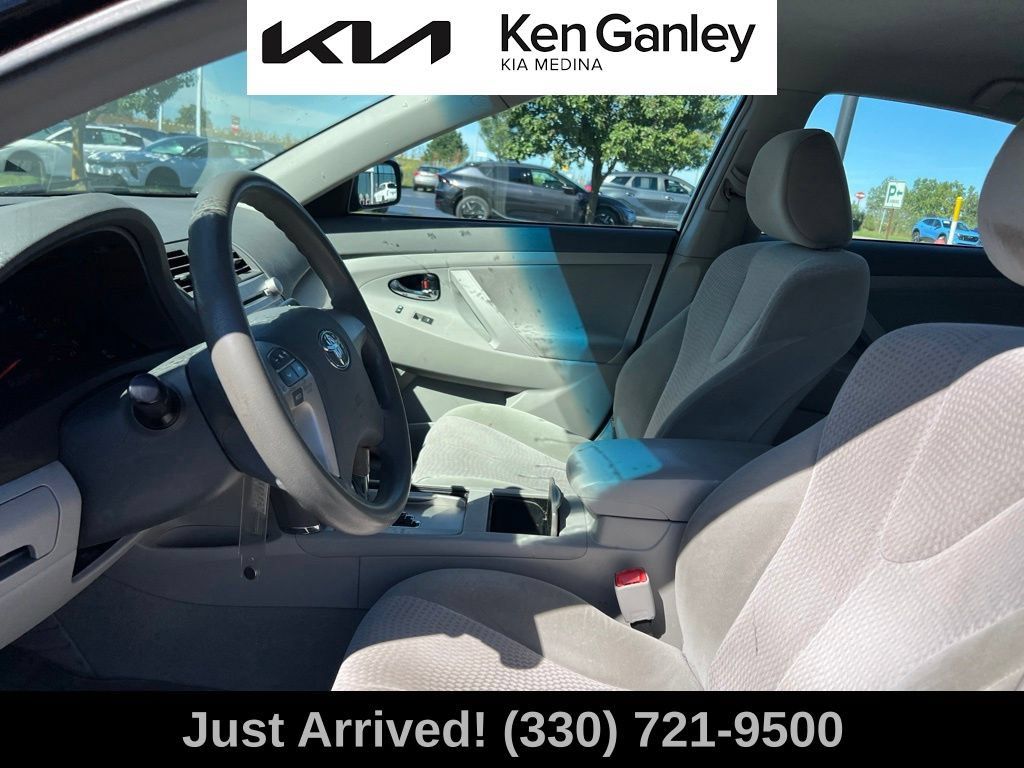 Used 2011 Toyota Camry LE FWD image 11