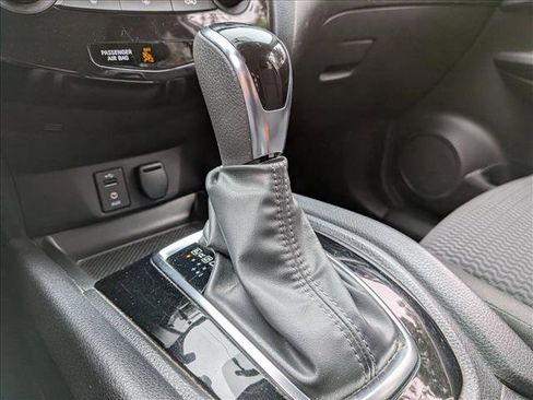 Used 2018 Nissan Rogue Sport S image 12