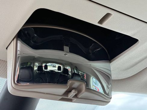 Used 2024 Chrysler Pacifica Touring-L FWD image 29