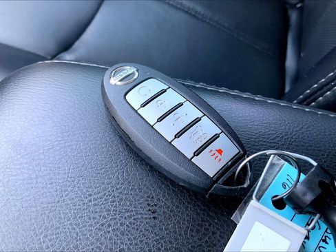 Used 2019 Nissan Pathfinder Platinum w/ Cargo Package FWD image 14