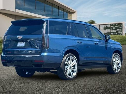 Certified 2026 Cadillac Escalade Platinum Sport AWD/4WD image 4