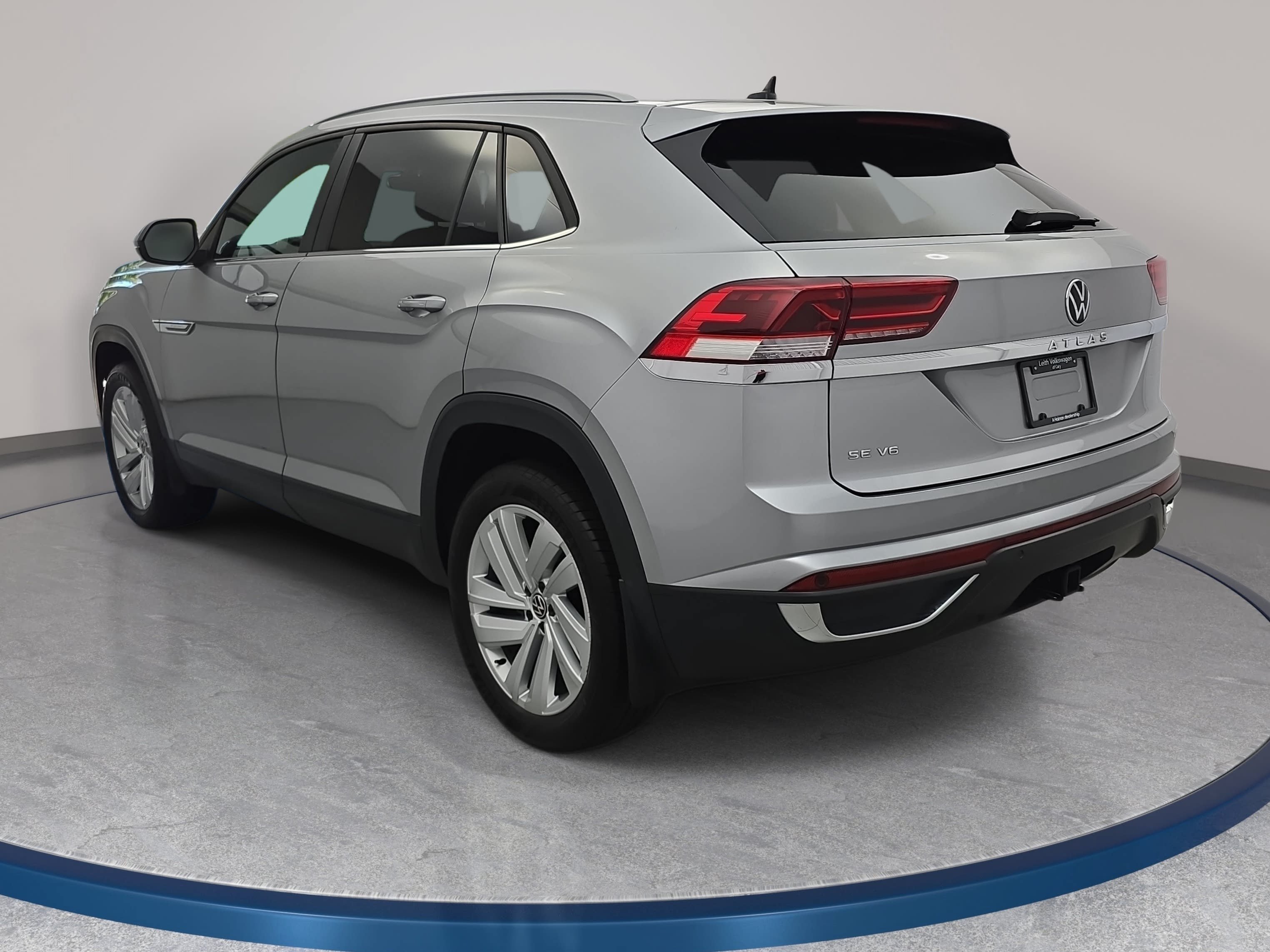 Used 2020 Volkswagen Atlas Cross Sport SE w/ Panoramic Sunroof Package FWD image 7