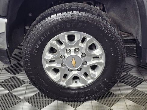 Used 2024 Chevrolet Silverado 2500 LT w/ Convenience Package image 13