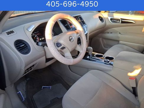 Used 2015 Nissan Pathfinder S image 4