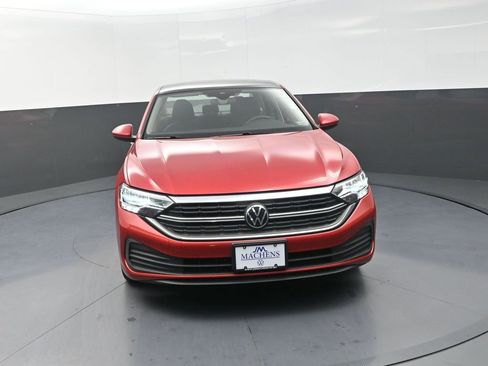 Used 2023 Volkswagen Jetta SE w/ Panoramic Sunroof Package FWD image 2