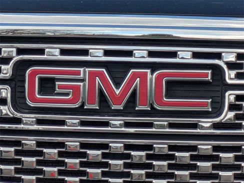 Used 2019 GMC Acadia Denali image 9
