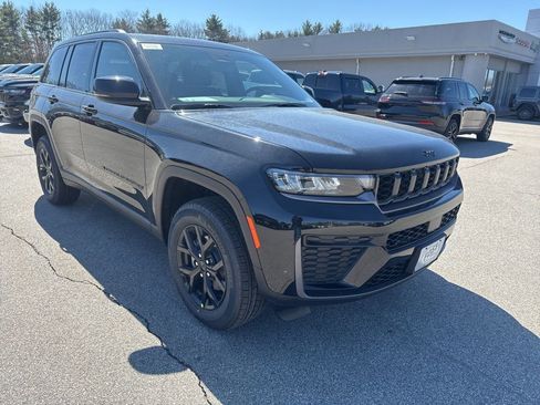 New 2026 Jeep Grand Cherokee Altitude image 7