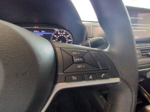 Used 2024 Nissan Altima 2.5 SV FWD image 17
