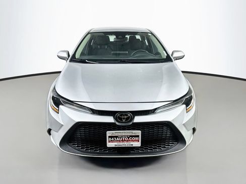 Used 2022 Toyota Corolla LE FWD image 2