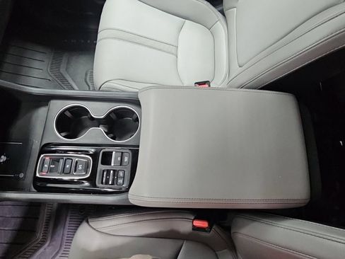 Used 2024 Honda Pilot Touring image 22