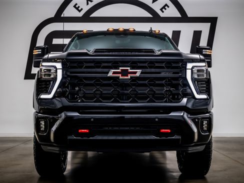 Used 2026 Chevrolet Silverado 2500 ZR2 AWD/4WD image 3