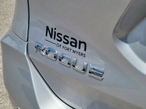 Certified 2020 Nissan Rogue SV FWD image 11