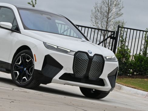 Certified 2024 BMW iX xDrive50 w/ Premium Package AWD/4WD image 38