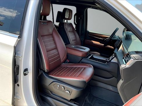 Used 2024 GMC Yukon Denali Ultimate AWD/4WD image 32