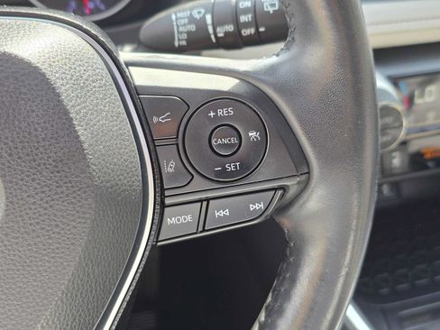 Used 2021 Toyota RAV4 XLE Premium AWD/4WD image 29