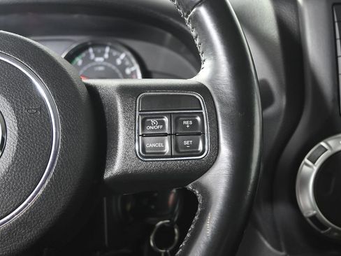Used 2018 Jeep Wrangler Unlimited Rubicon w/ Dual Top Group AWD/4WD image 37
