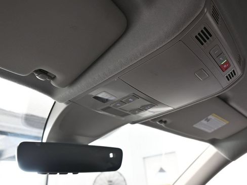Used 2023 Volkswagen Tiguan SE FWD image 23