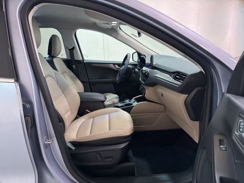 Used 2022 Ford Escape Titanium image 15