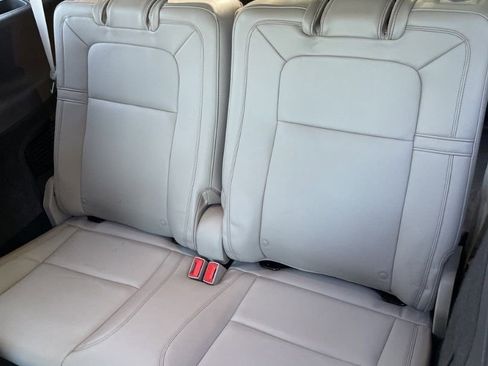 Used 2023 Lincoln Aviator Reserve w/ Equipment Group 201A image 12