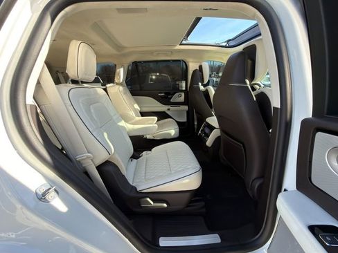 Used 2024 Lincoln Aviator Black Label w/ Jet Package image 10